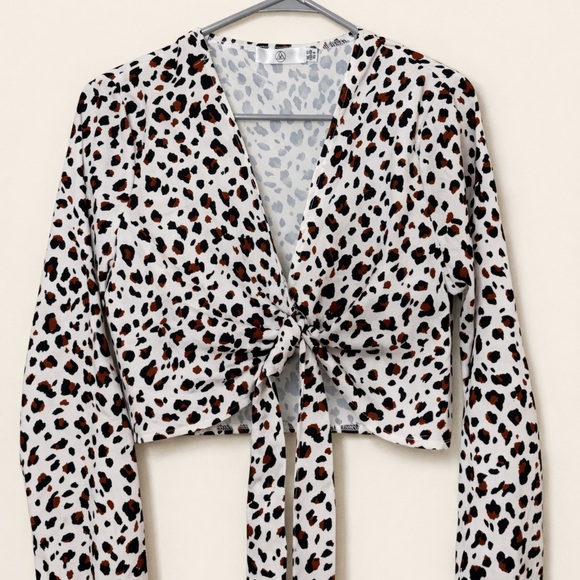 Missguided Tops - Missguided Leopard Print Tie-Front Crop Top - Black, Brown, White
